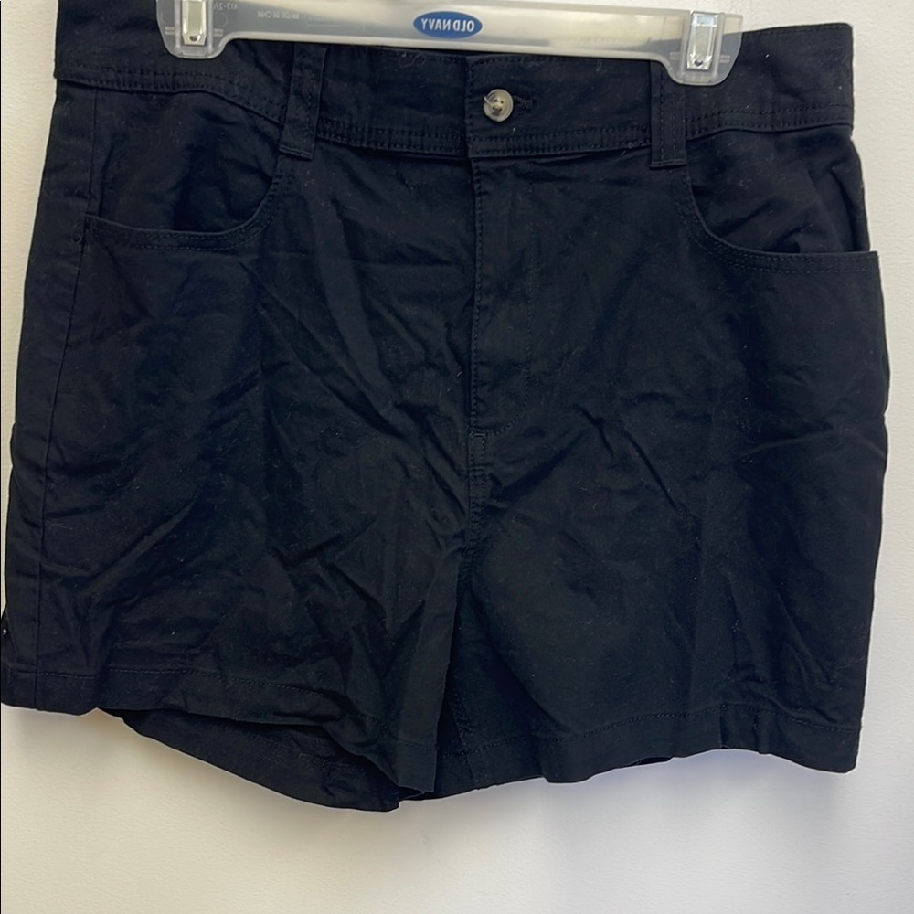 Style & Co Black Shorts Versatile Casual Wear Mid Rise Size 14